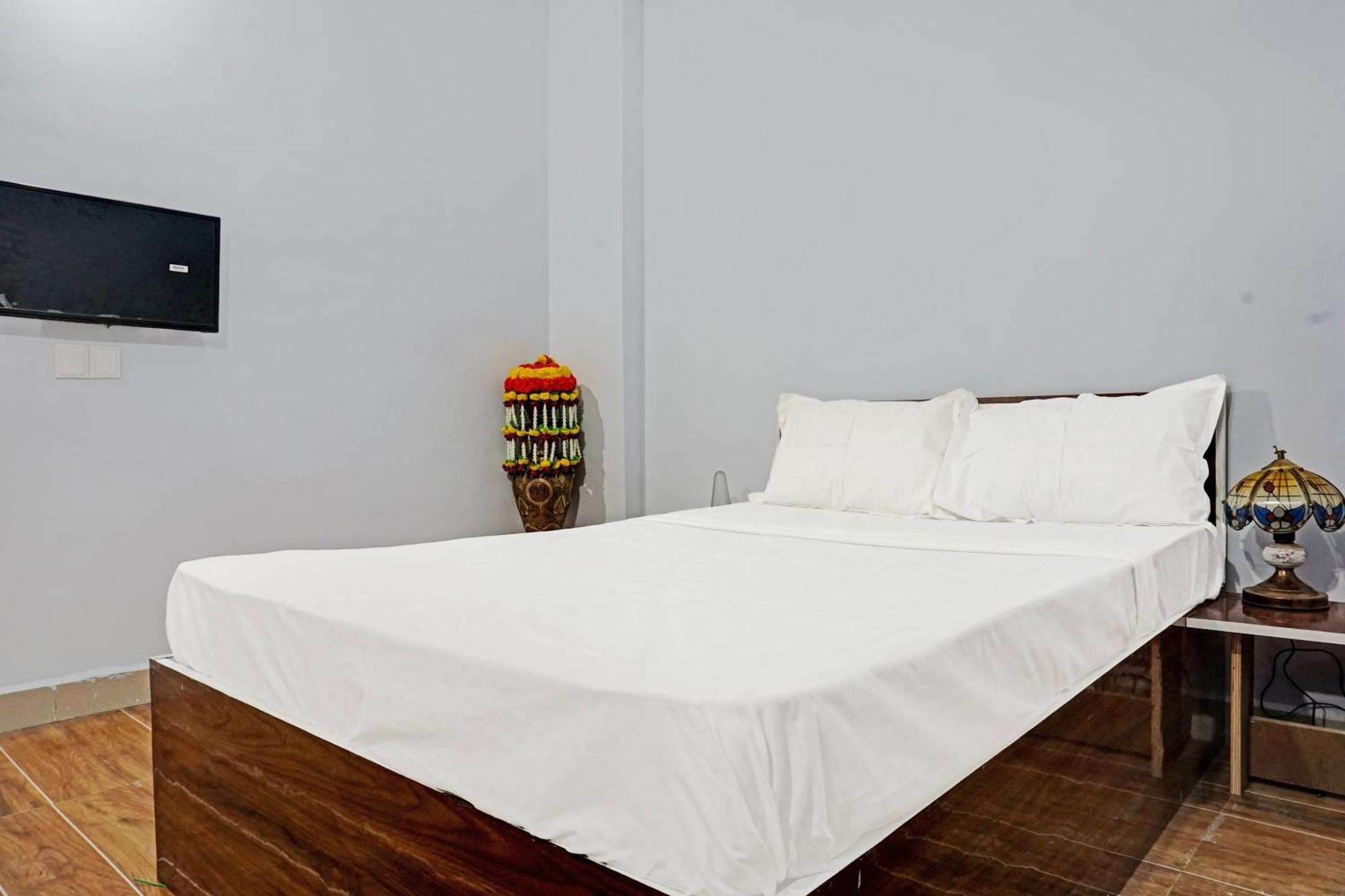 Oyo 820503 Lotus Lodge And Guest House Kharakvasla المظهر الخارجي الصورة