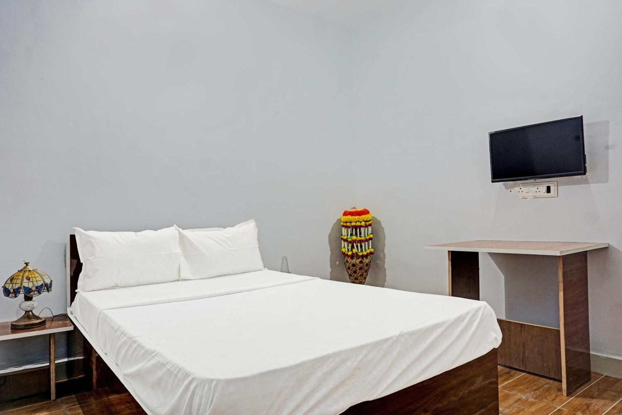 Oyo 820503 Lotus Lodge And Guest House Kharakvasla المظهر الخارجي الصورة