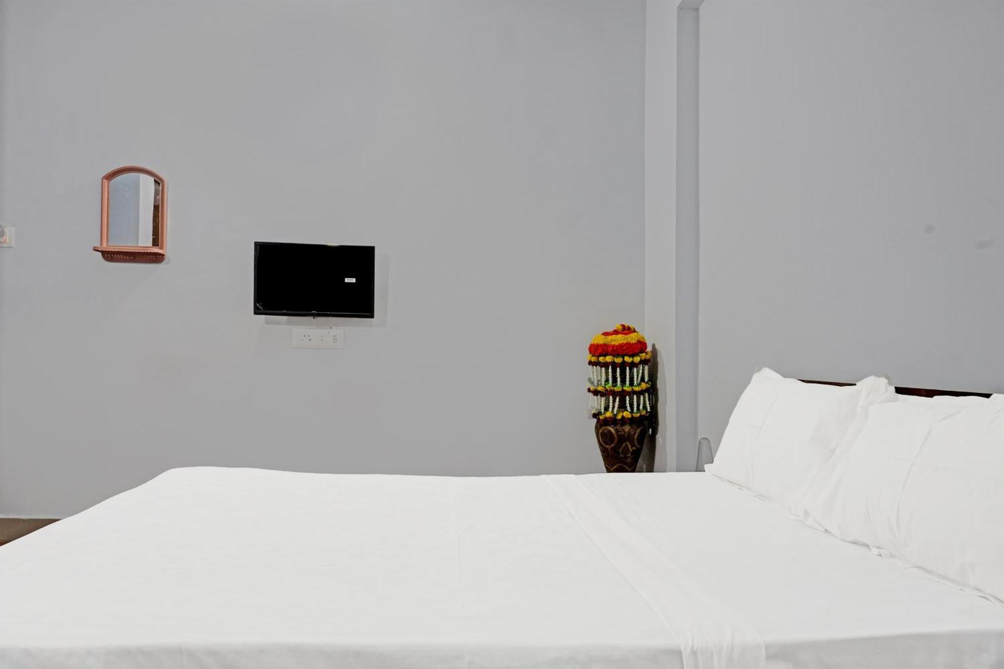 Oyo 820503 Lotus Lodge And Guest House Kharakvasla المظهر الخارجي الصورة