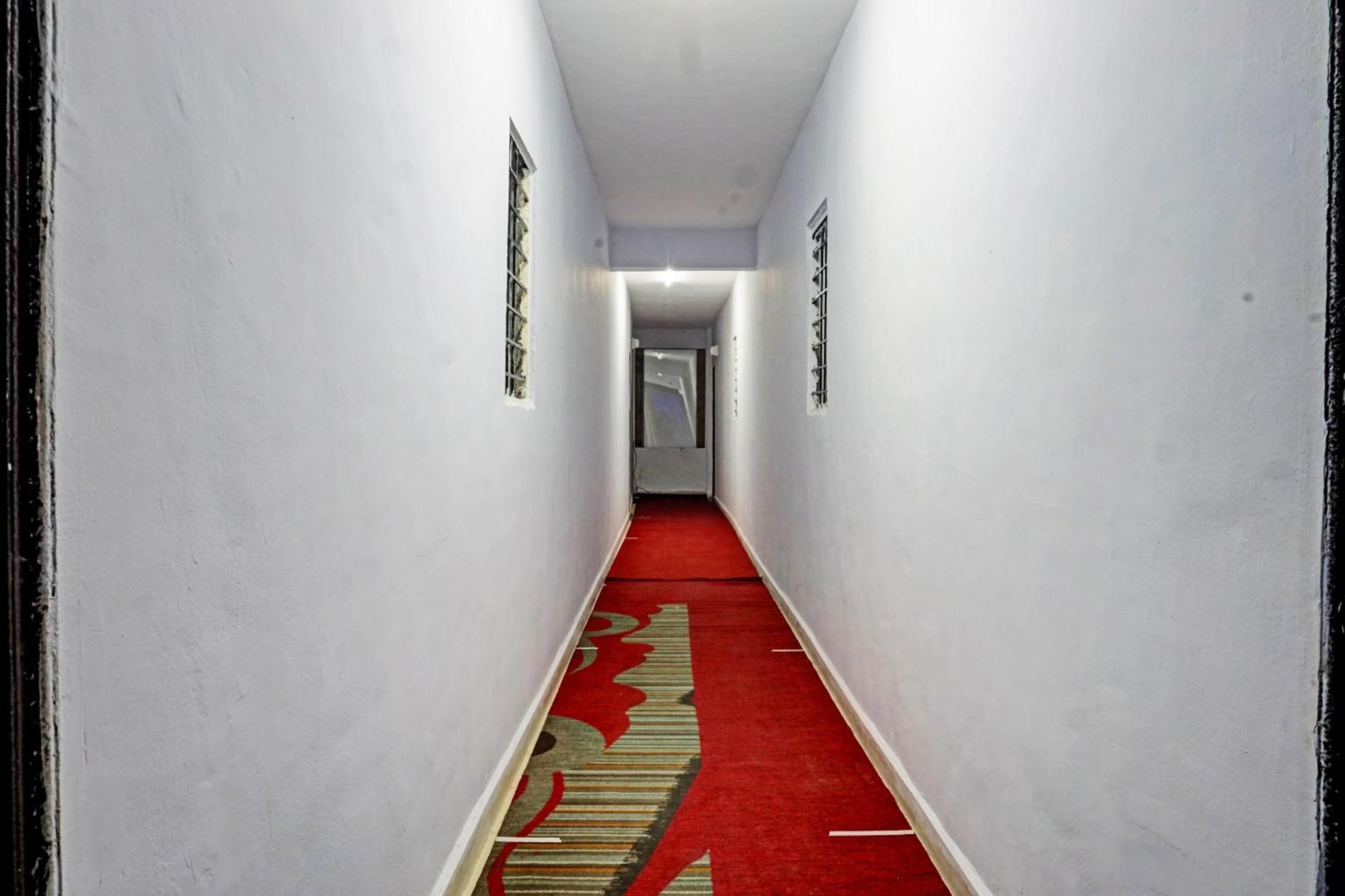 Oyo 820503 Lotus Lodge And Guest House Kharakvasla المظهر الخارجي الصورة