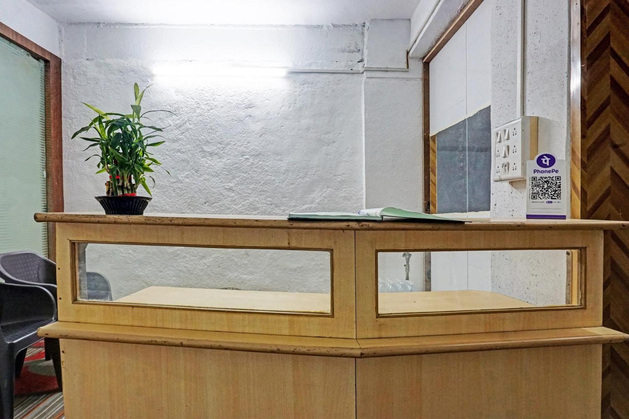 Oyo 820503 Lotus Lodge And Guest House Kharakvasla المظهر الخارجي الصورة