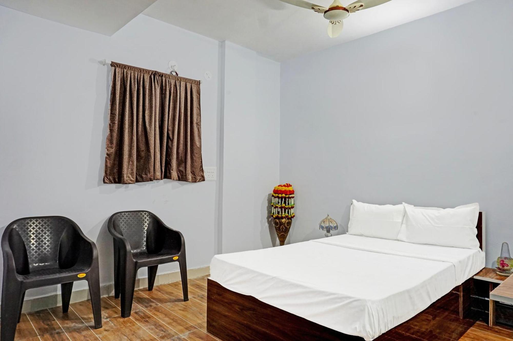 Oyo 820503 Lotus Lodge And Guest House Kharakvasla المظهر الخارجي الصورة